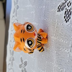Littlest Pet Shop - Tiger with scarf